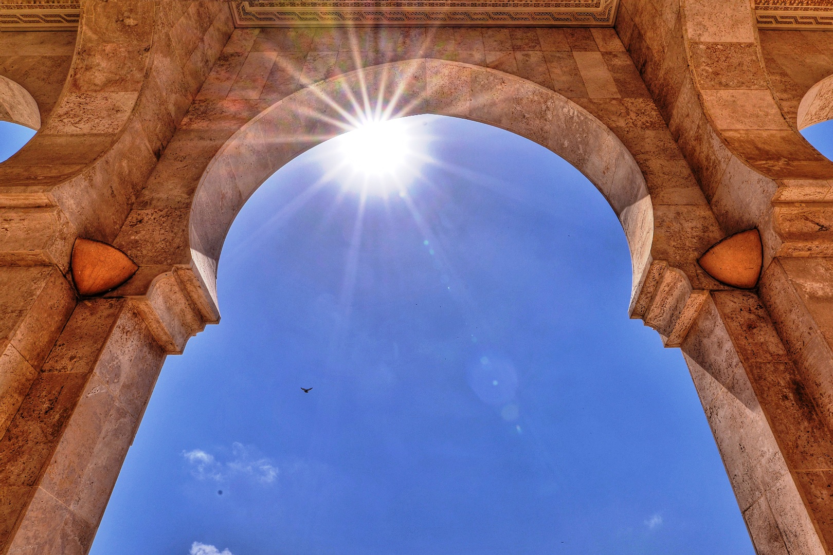 VILLEN, RIADS UND GEBÄUDE ZU VERKAUFEN IN MAROKKO, ATLAS-GEBIRGE